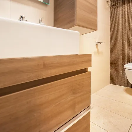 Giardin With Terrace Appartement Baška