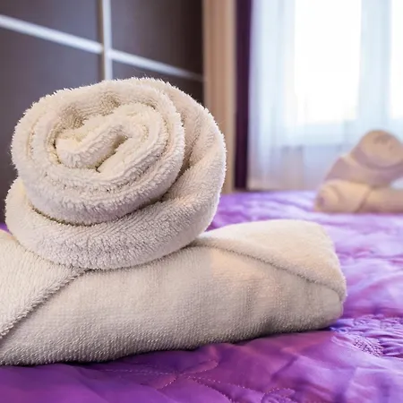 Giardin With Terrace *