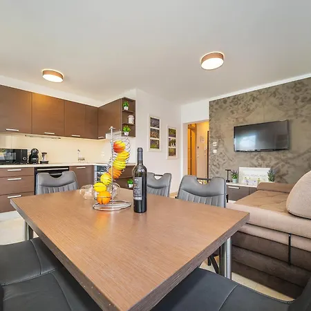 Giardin With Terrace